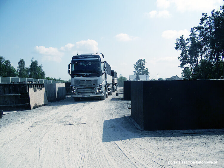 Transport szamb betonowych  w Luboniu